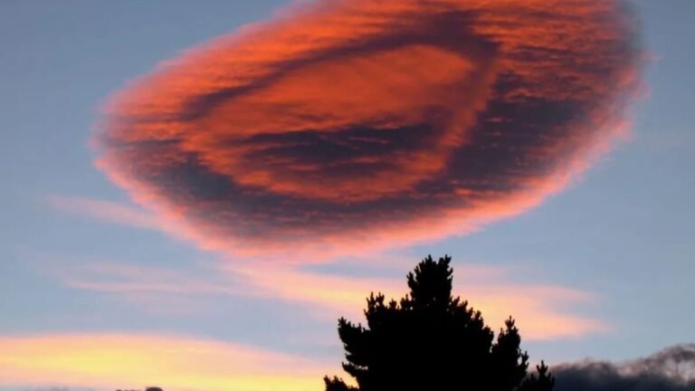 Residents spot unusual cloud formation — meteorologists explain what it was